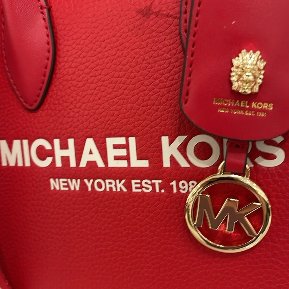 MICHAEL KORS
Mirella Small Pebble Leather Crossbody Bag
Bright Red
NWT - Picture 3 of 16